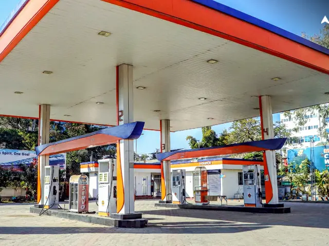 प्रीमियम पेट्रोल महंगा: 20 मार्च से 2.35 रुपये की बढ़ोतरी, जानिए असर